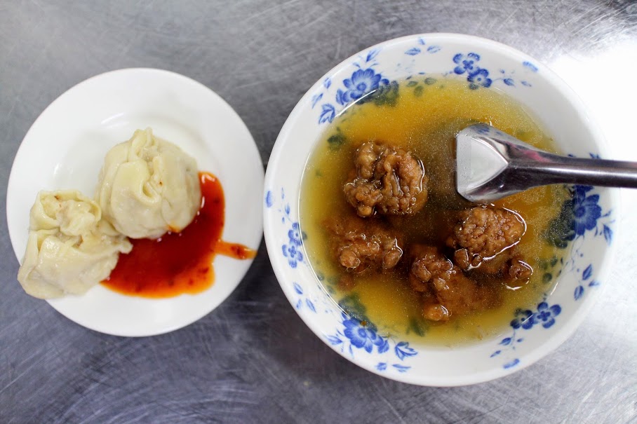 基隆火車站附近美食－阿本麗香燒邁排骨