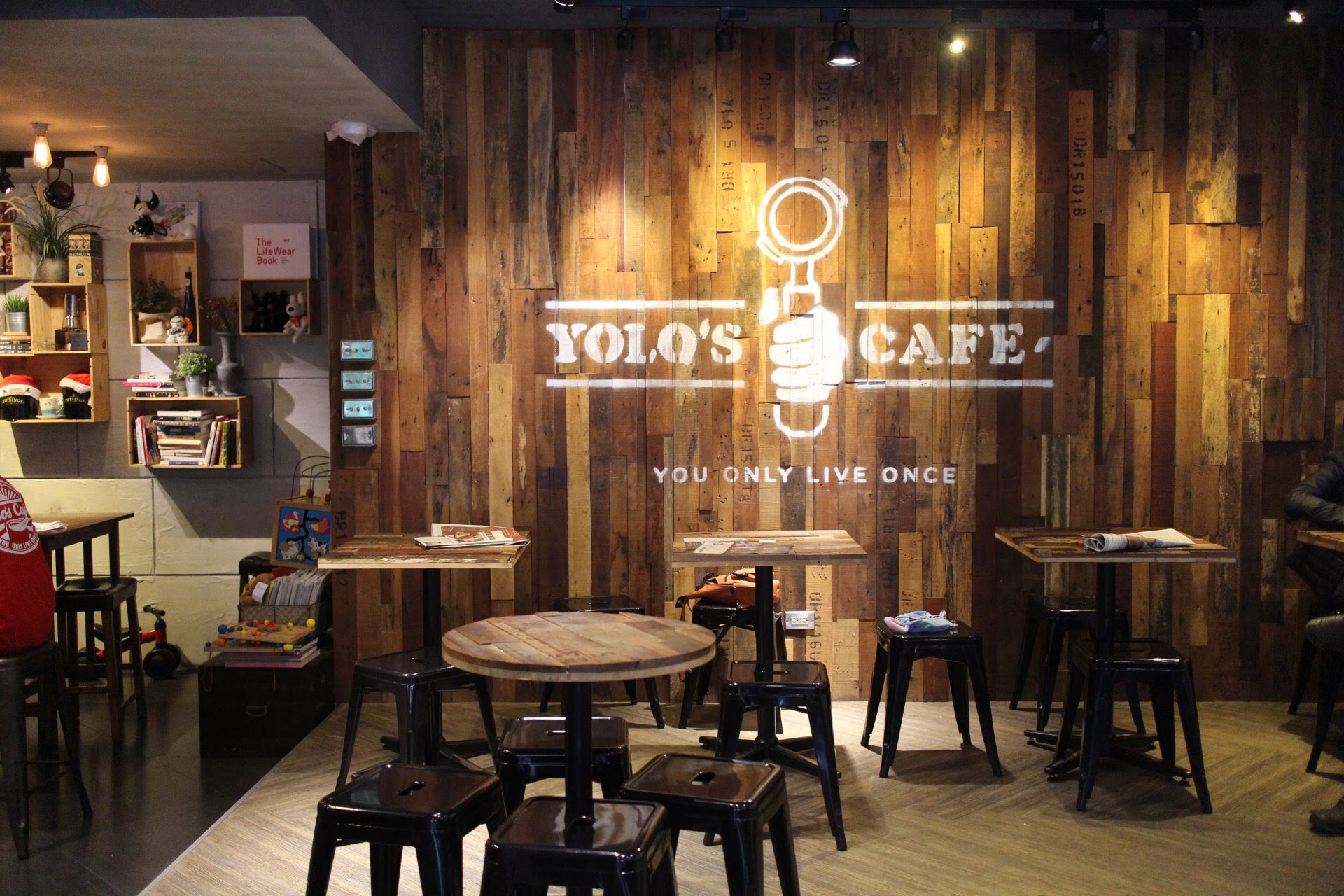 Yolo's Cafe通安總店
